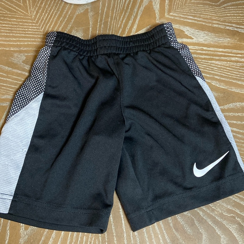 Nike Boy Swoosh Athletic Basketball Summer Shorts - Picture 2 of 7